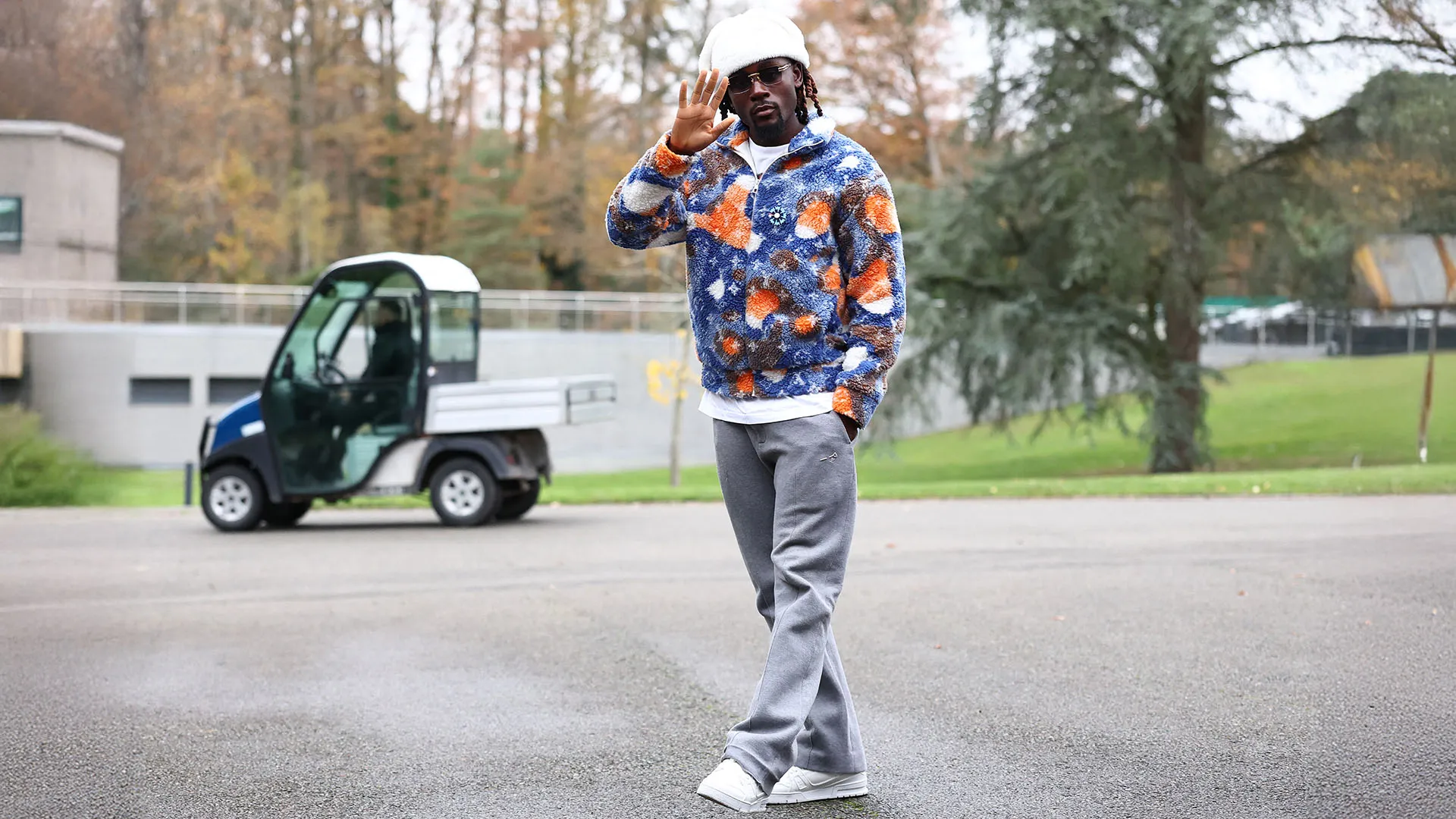 Il particolare maglioncino di Manu Kone