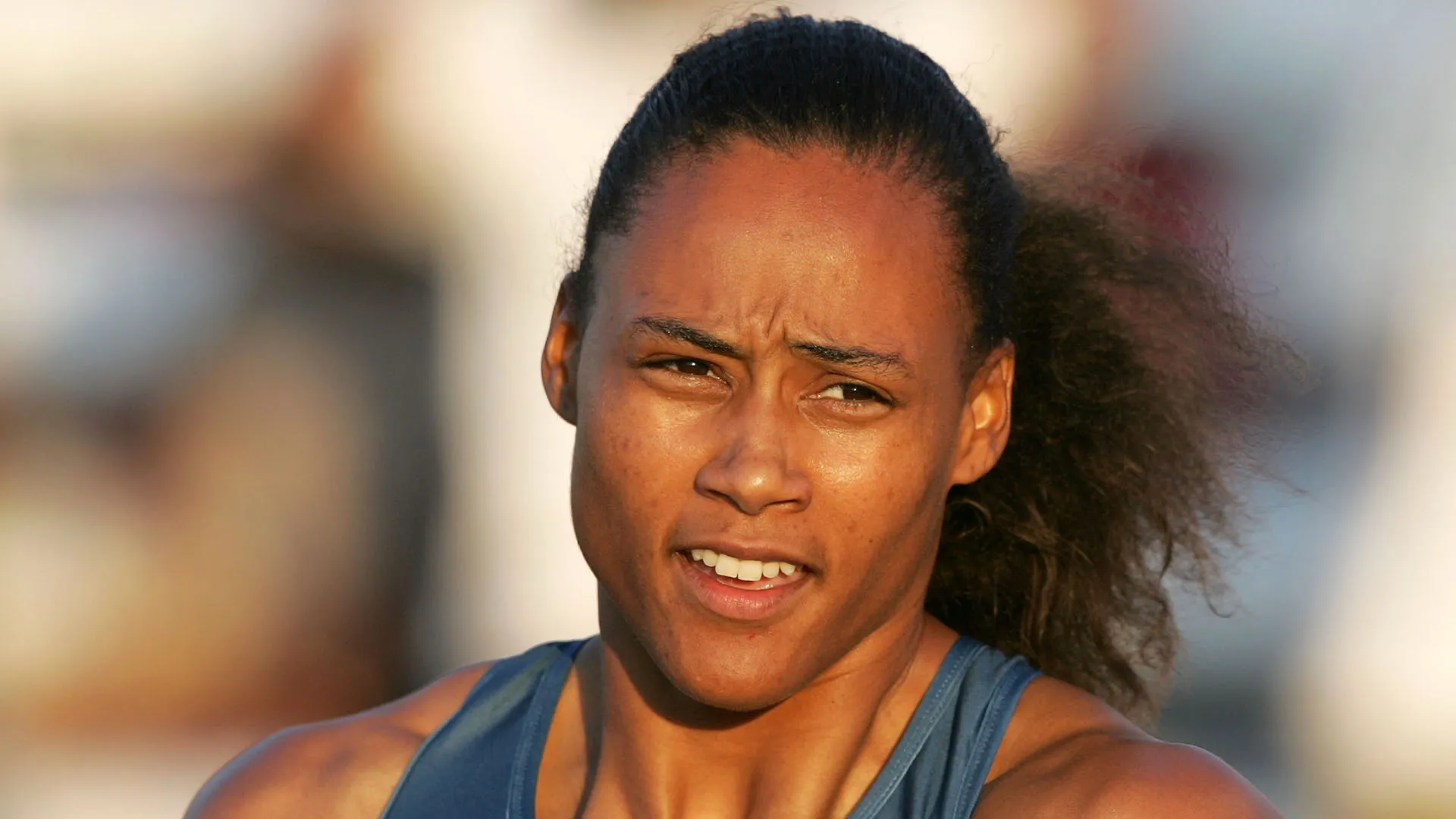 Nel video si vede l'ex velocista che fatica a scendere le scale e a mettere un piede davanti ad un altro