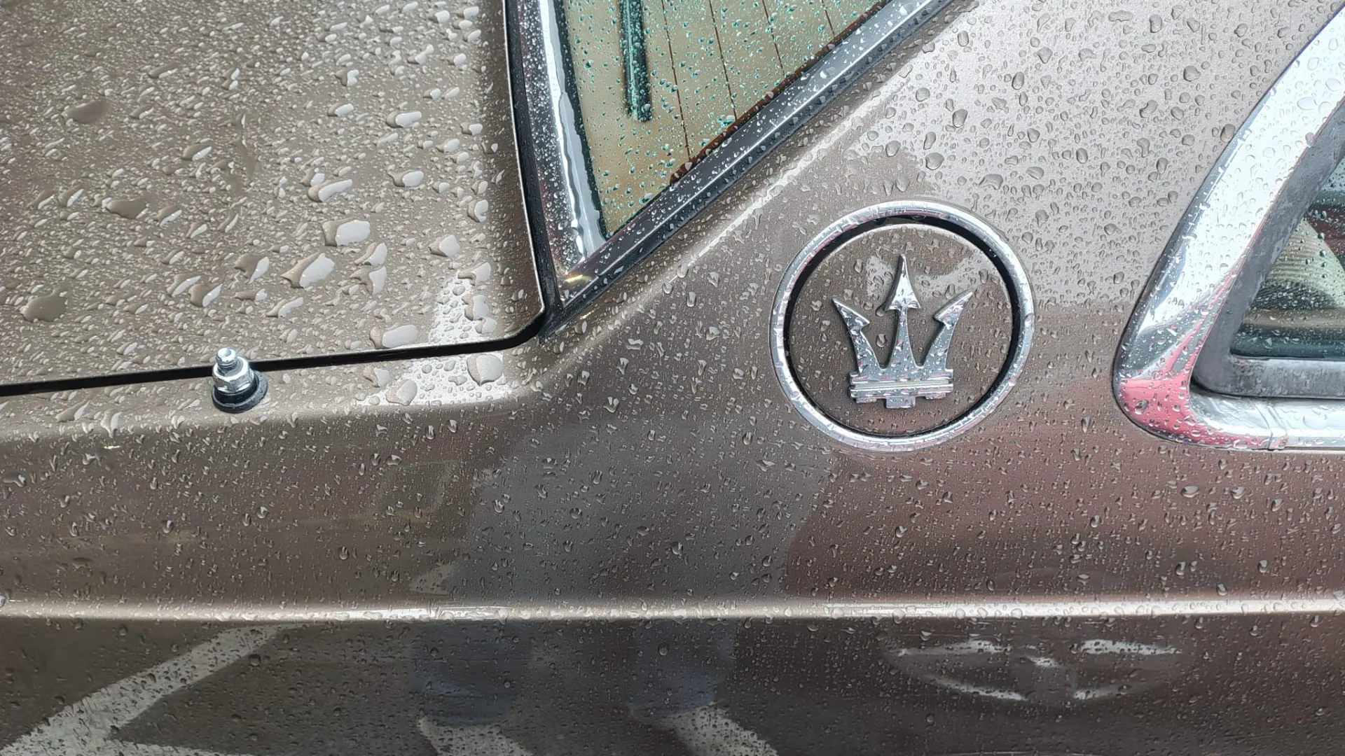 Bagagliaio semplice e funzionale capace di ospitare fino a 330 litri di carico.