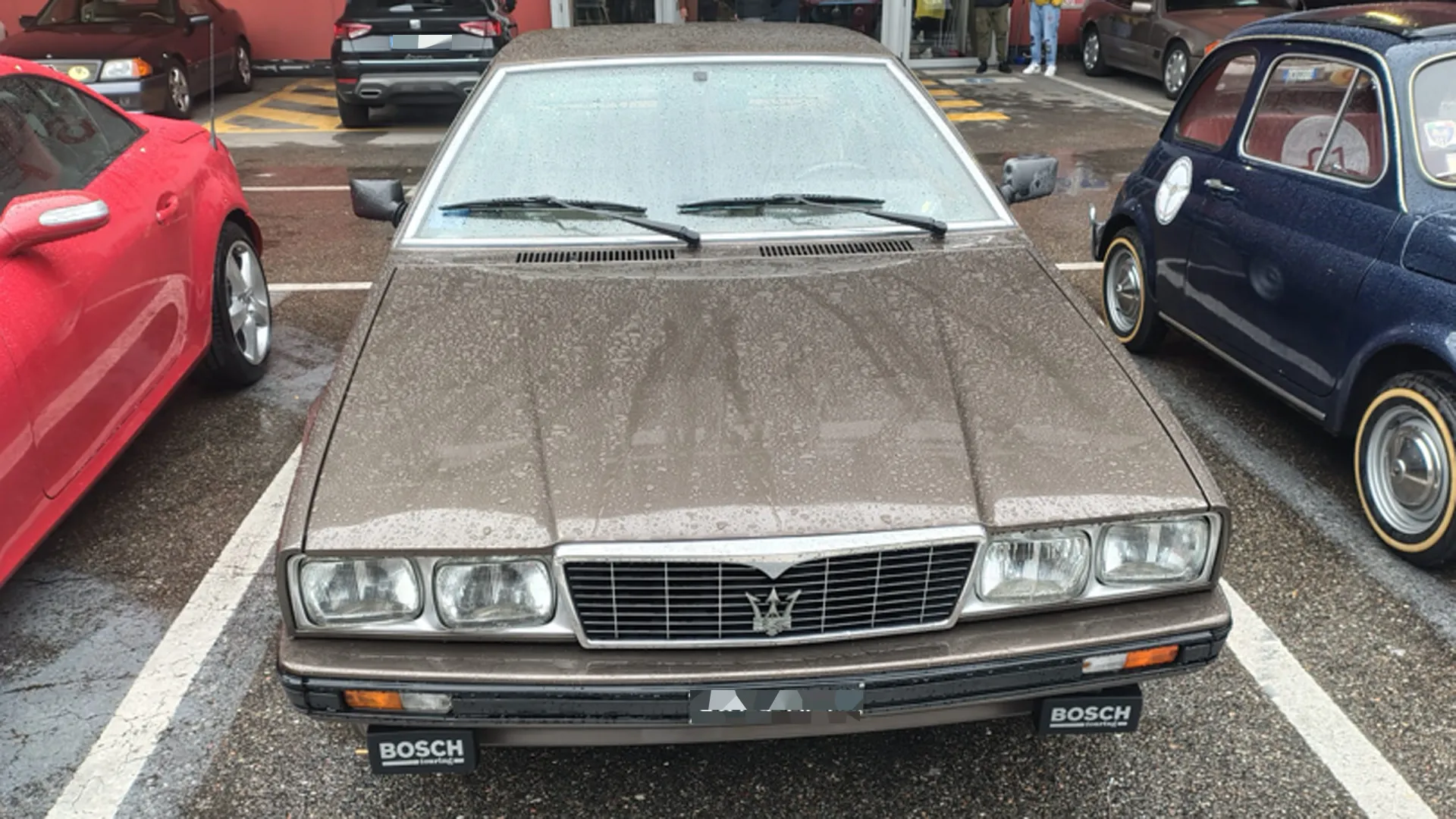 I sedili posteriori garantiscono buona accoglienza grazie al tetto che rimane alto fino in fondo.