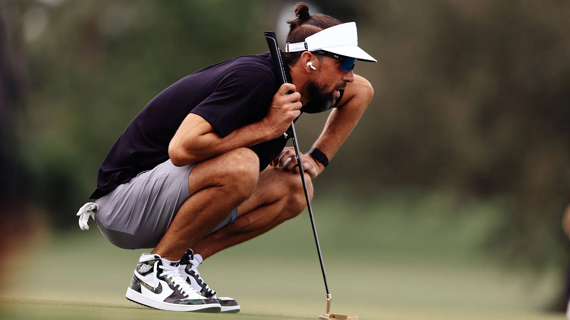 Phelps si è fatto crescere la barba e i capelli
