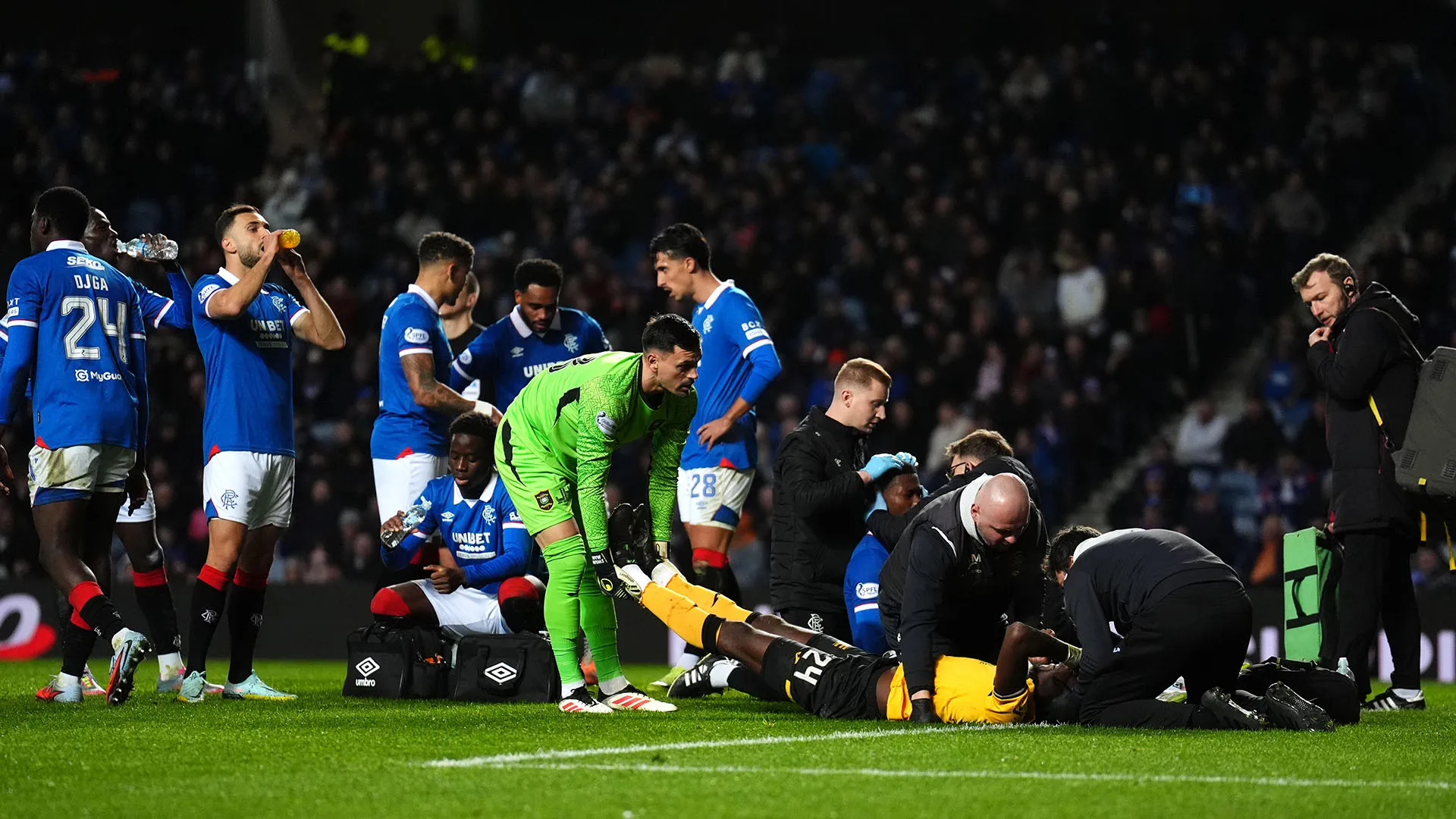 Le cure si sono prolungate per diversi minuti 