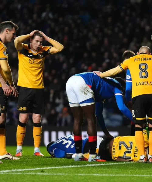 Calciatore svenuto dopo aver sbattuto la testa: compagni terrorizzati. Foto