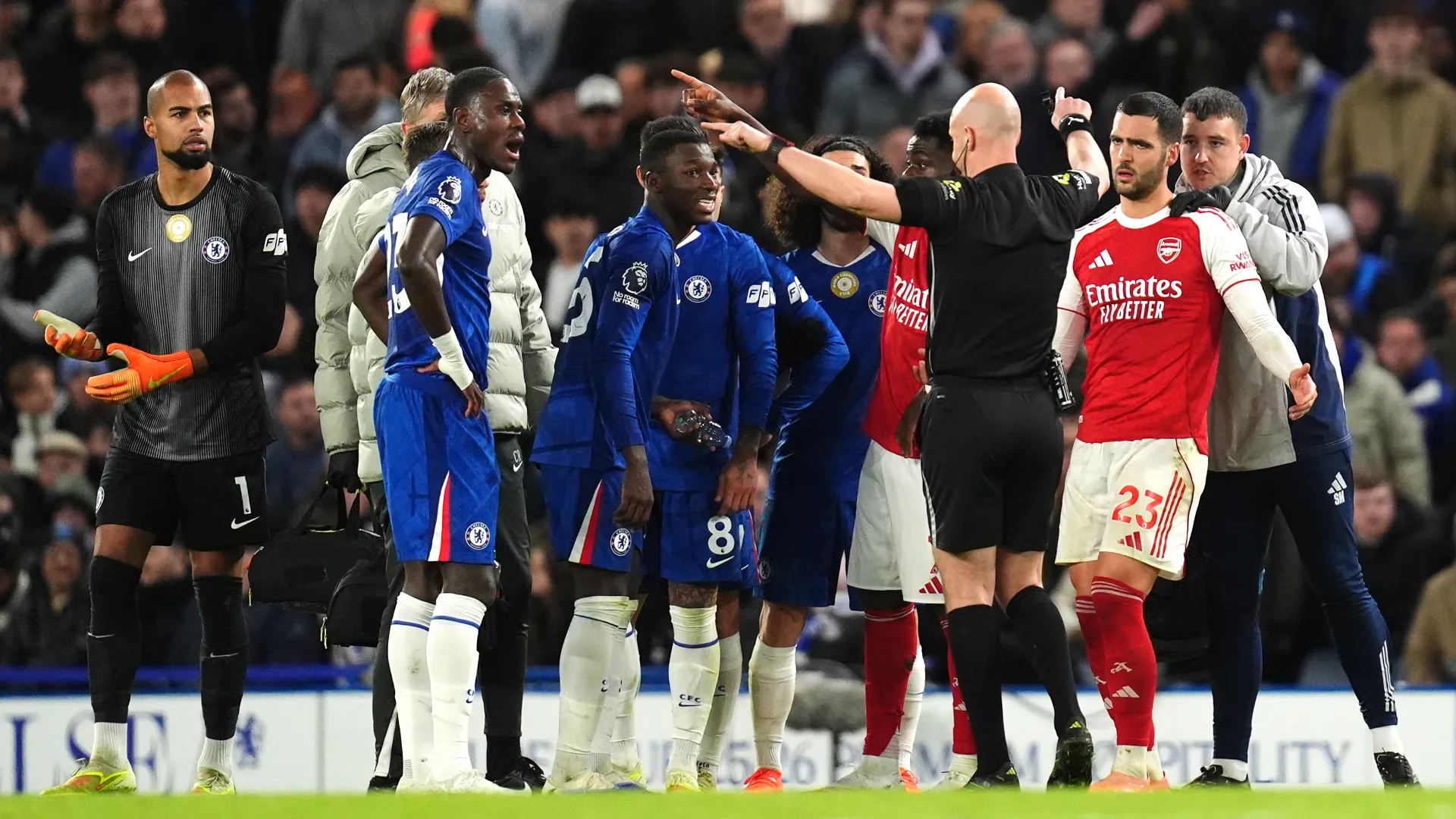 Il direttore di gara ha deciso di cacciare Caicedo dopo aver rivisto il fallo al VAR