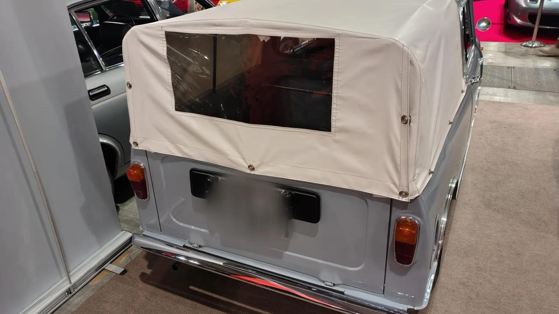 La peculiarità del modello era il cassone posteriore in acciaio, pensato per piccoli lavori e trasporti