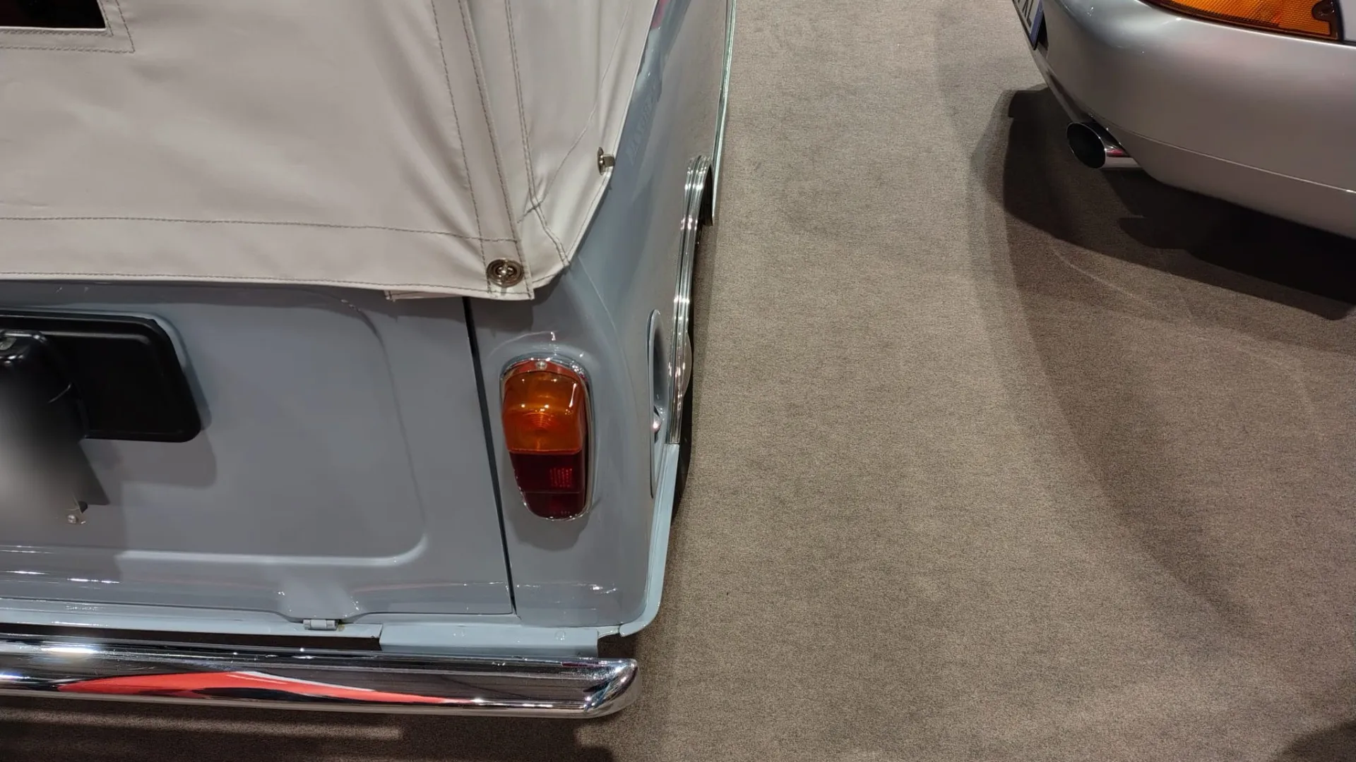 Con una lunghezza poco superiore ai tre metri, risultava estremamente compatto