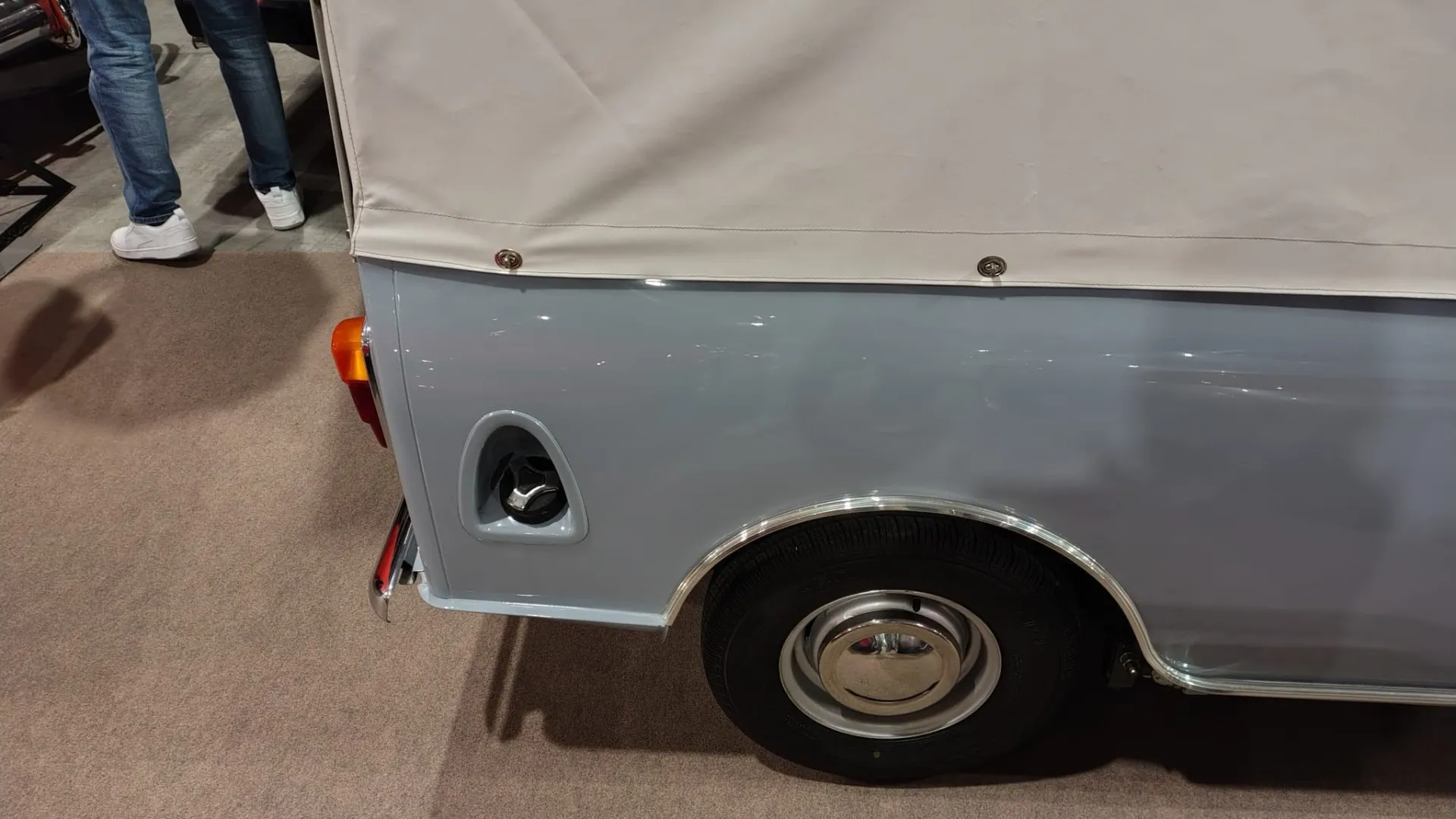 Manteneva la struttura tecnica del Mini classico, con motore anteriore trasversale da 848 cc