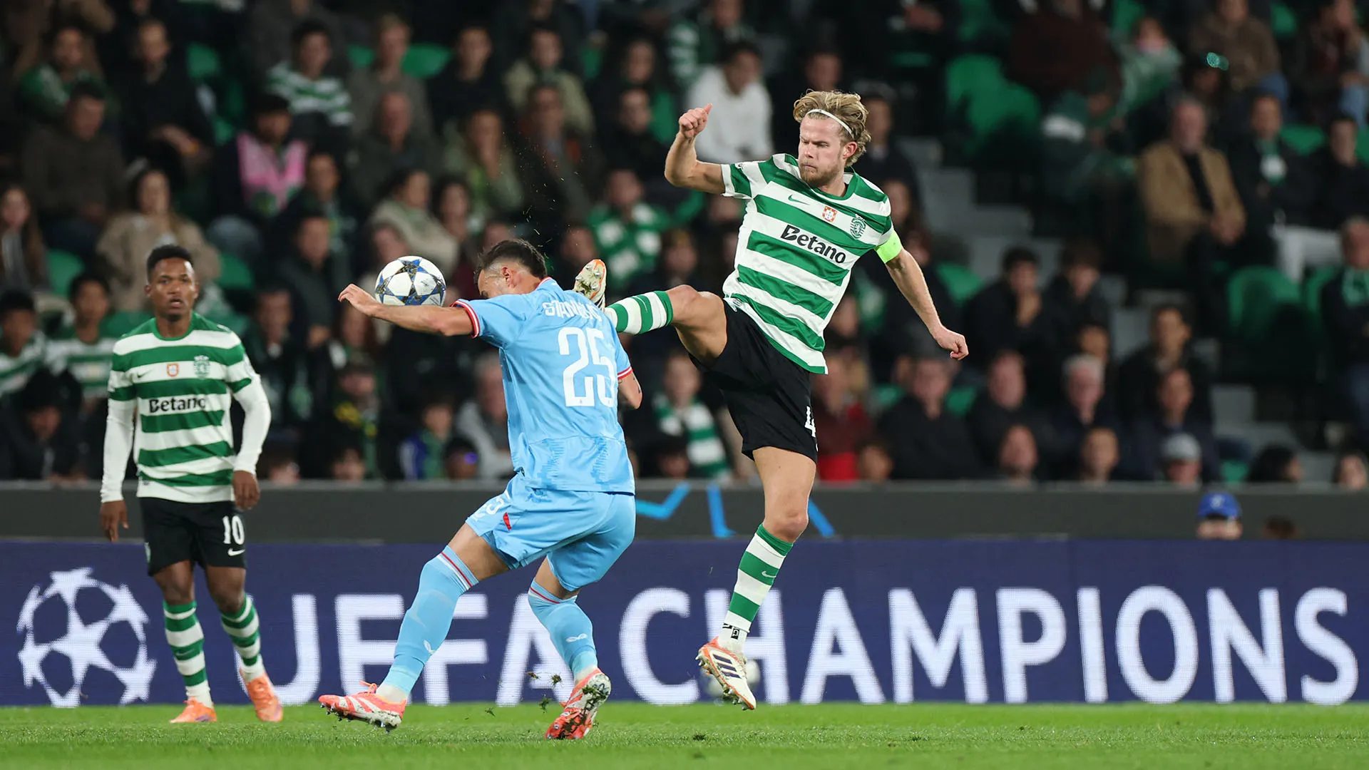 Intervento pericolosissimo del campione, le foto
