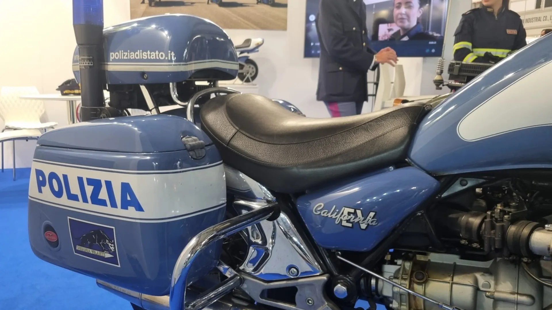 Per la prima volta i poliziotti americani salgono su una moto che non proviene da Milwaukee.