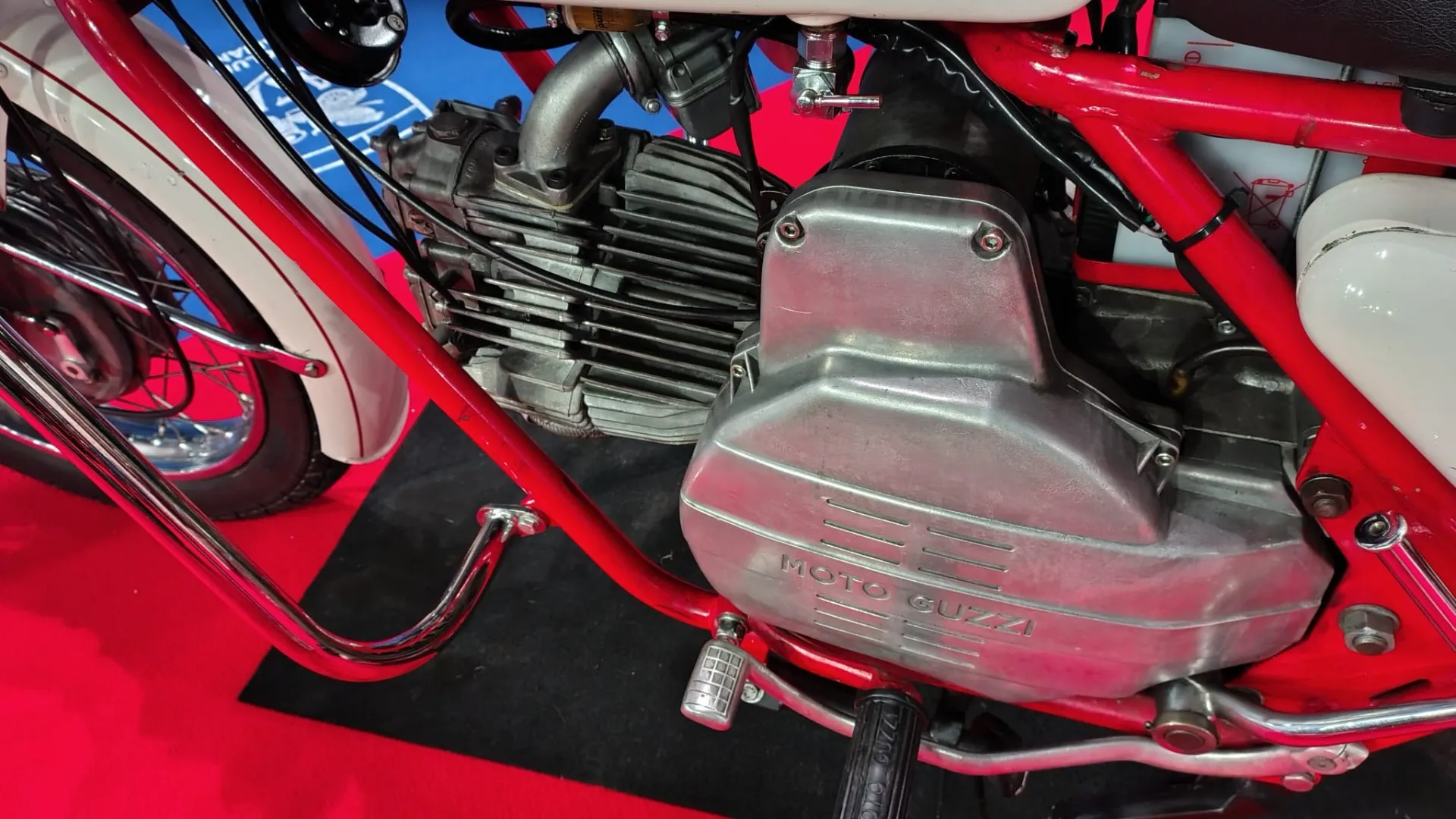 Il freno anteriore a tamburo di grandi dimensioni garantiva una buona capacità frenante per l’epoca