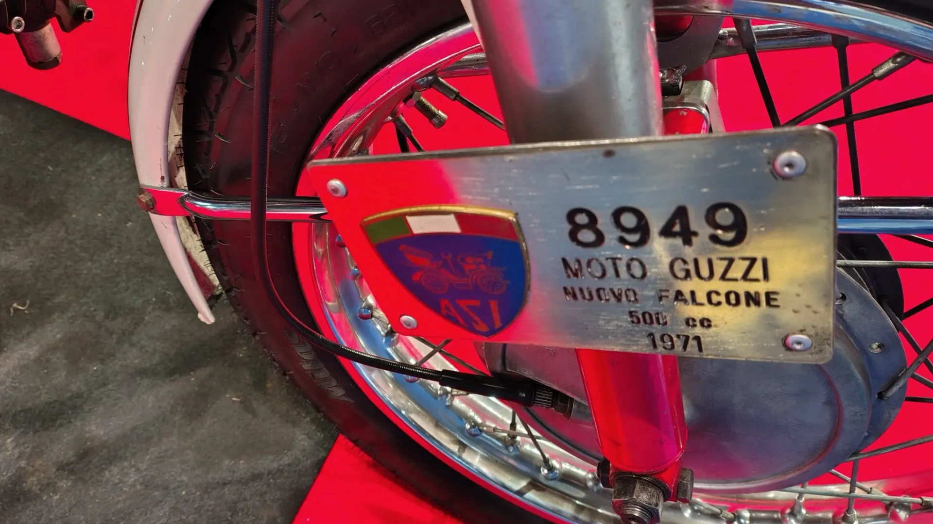 La moto venne progettata soprattutto per utilizzi istituzionali come forze armate e corpi di polizia