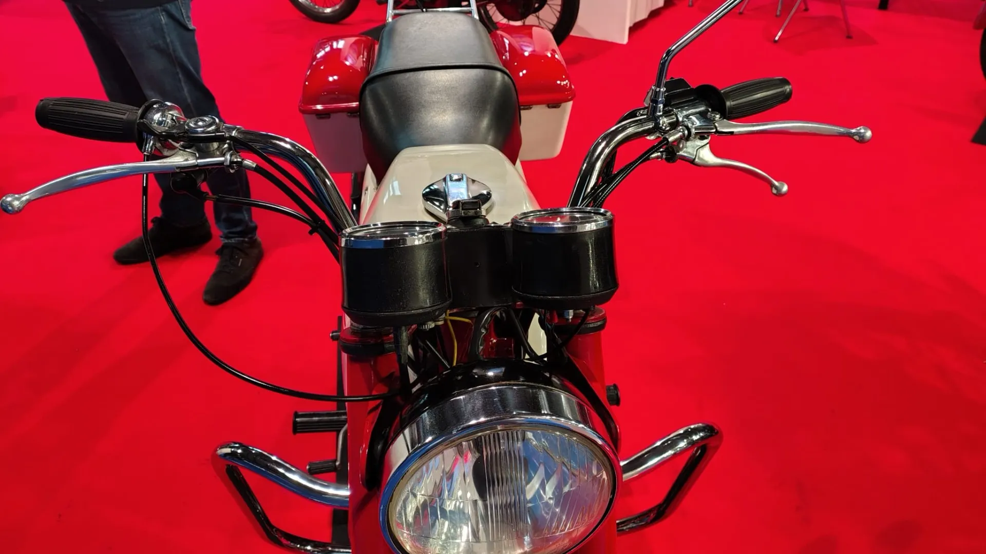 L’avviamento era generalmente a pedale, anche se alcune versioni disponevano dell’avviamento elettrico