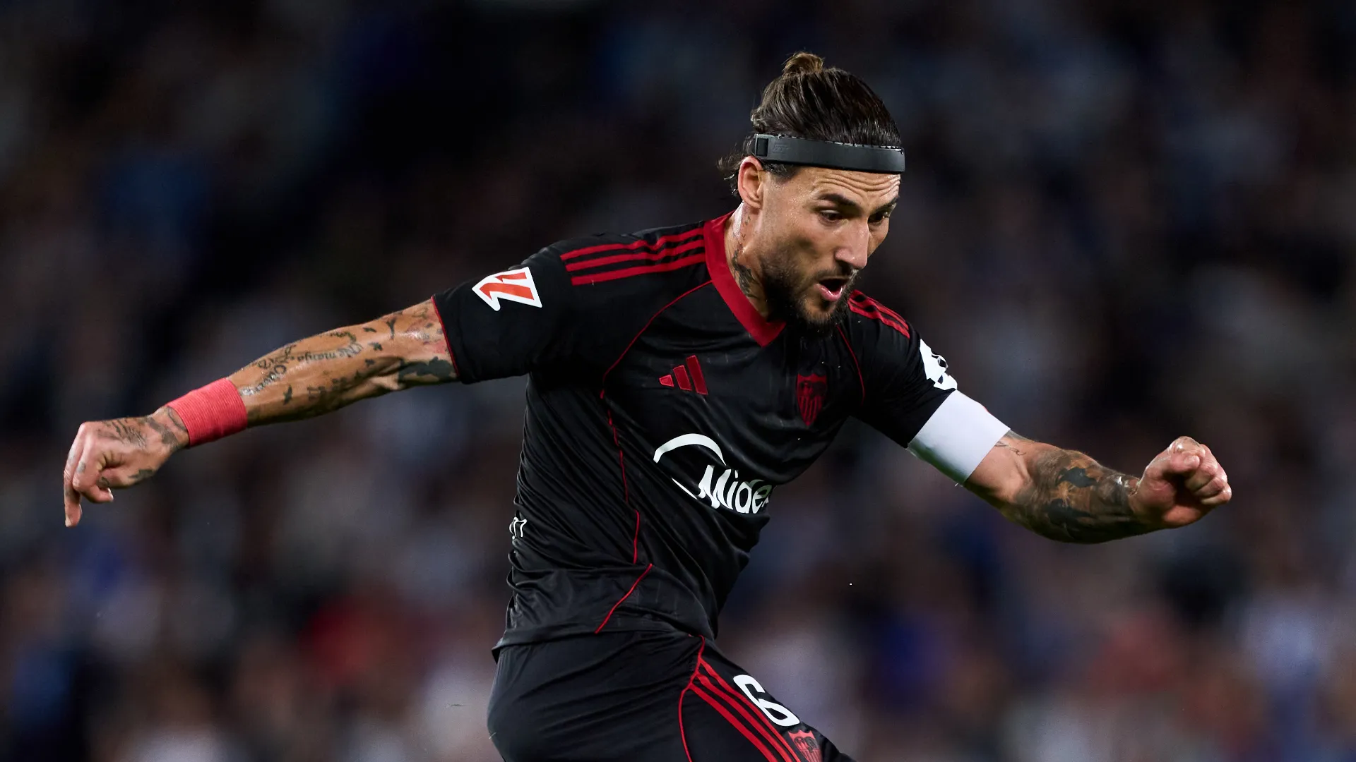 Nel dubbio, Nemanja Gudelj ha deciso di proteggersi
