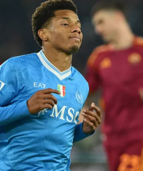 Napoli, basta Neres per agganciare il Milan in vetta alla classifica