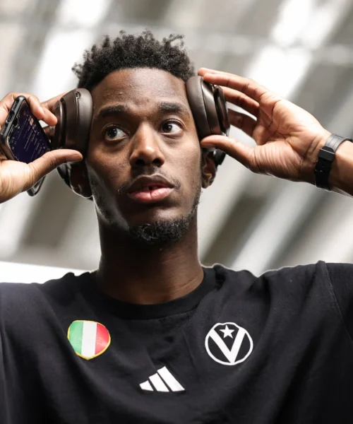 La Virtus Bologna blocca Nicola Akele: niente Nazionale. Il c.t. Luca Banchi corre ai ripari