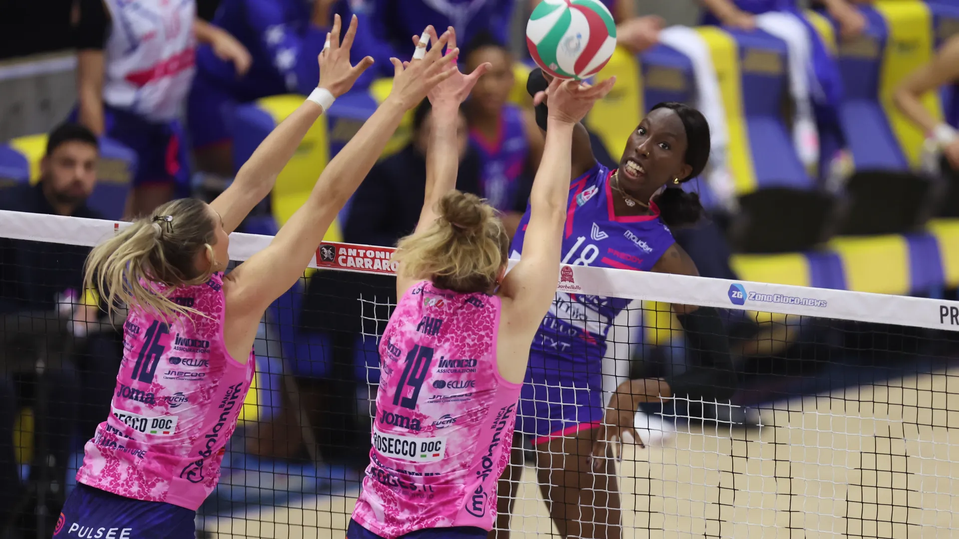 Sui social i tifosi si sono subito scatenati, non risparmiando critiche a nessuna.