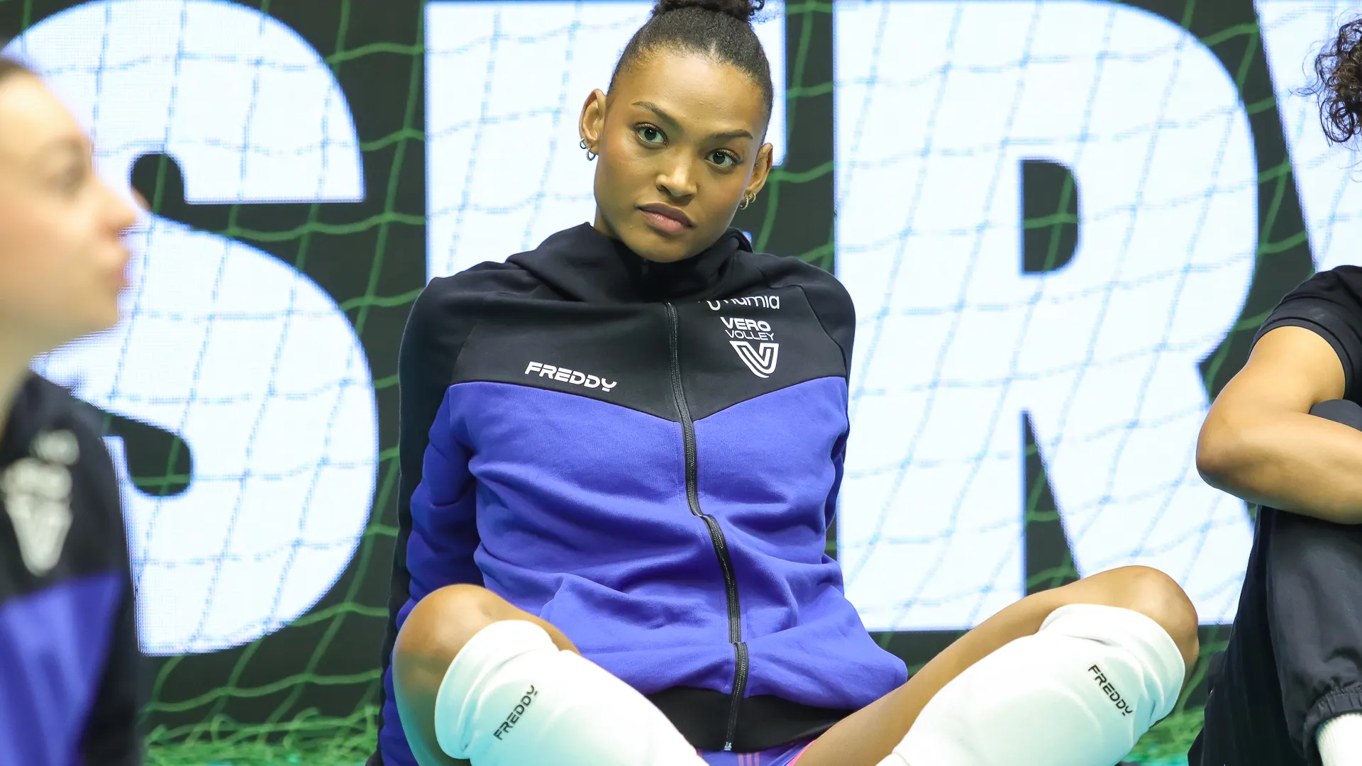 Ampio turnover, visto il livello delle avversarie e in attesa del derby di domenica con Busto Arsizio, con Lanier e Danesi in panchina.