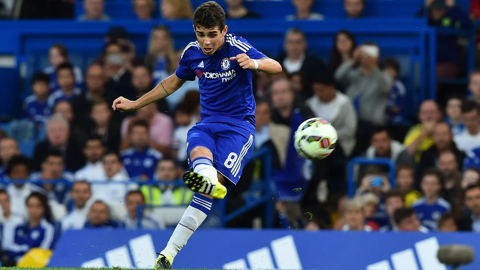 In carriera Oscar ha giocato con le maglie di San Paolo, Internacional, Chelsea e per 8 anni in Cina, a Shanghai