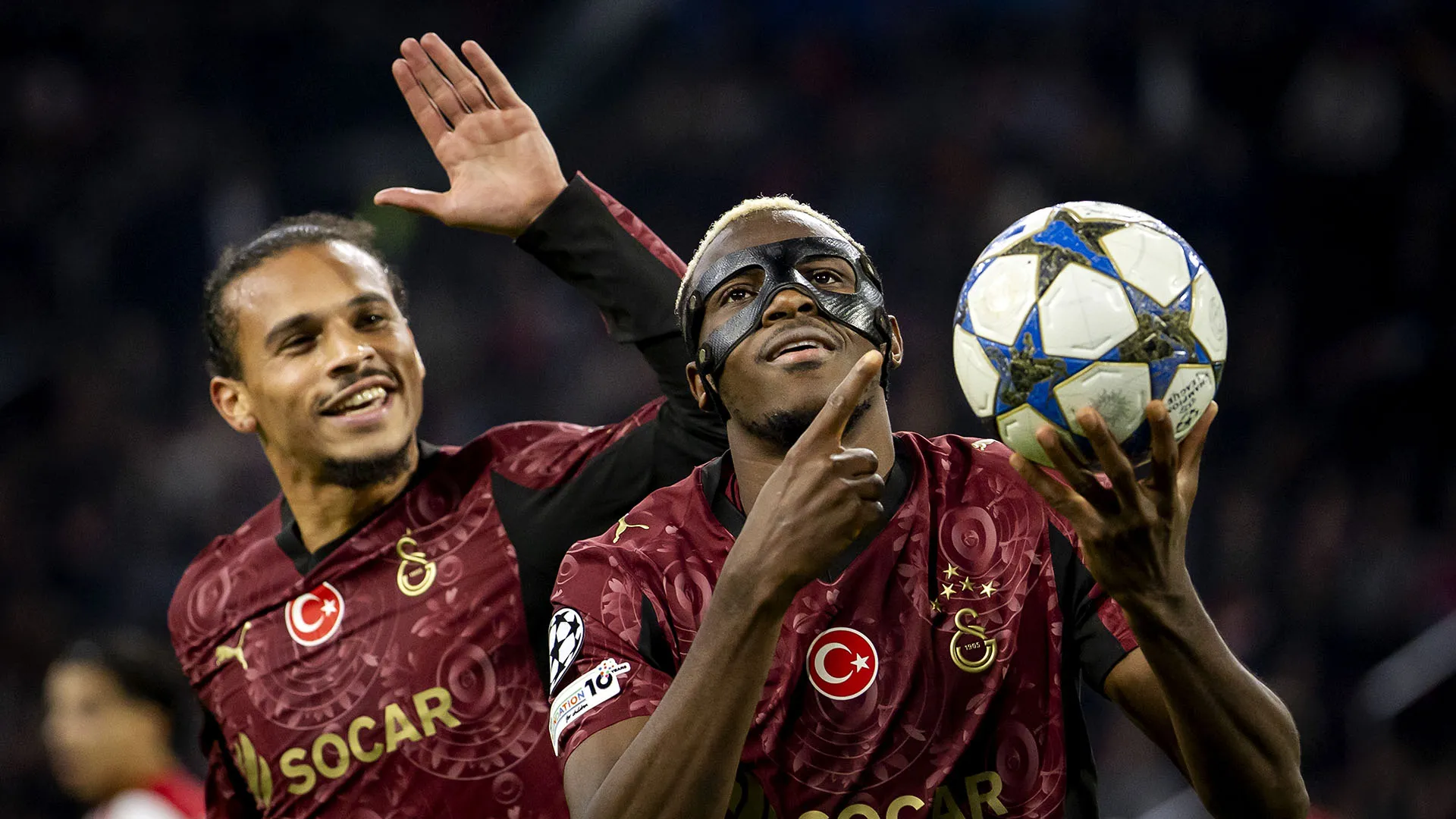 L'attaccante nigeriano si è portato a casa il pallone dopo una prestazione superlativa