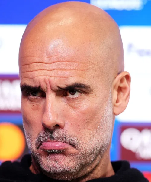 Guardiola si vergogna dopo la follia in campo: le foto