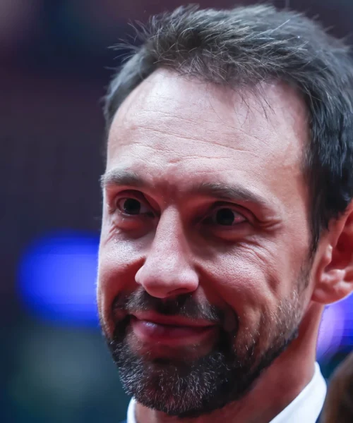 L’Olimpia Milano resiste alla rimonta e batte l’Olympiacos: Peppe Poeta spiega la chiave del successo