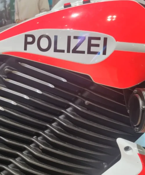 BMW CE 02: l’eParkourer elettrico per città e forze dell’ordine. Le foto