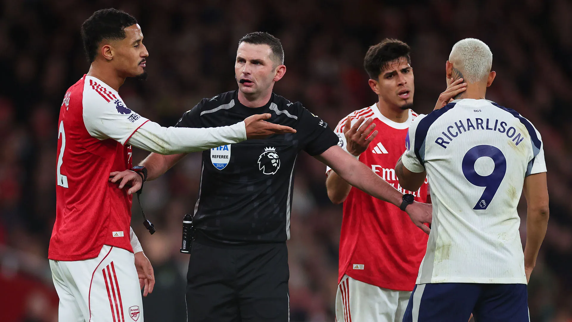 Richarlison non era affatto contento e qualche minuto più tardi si è scatenato...