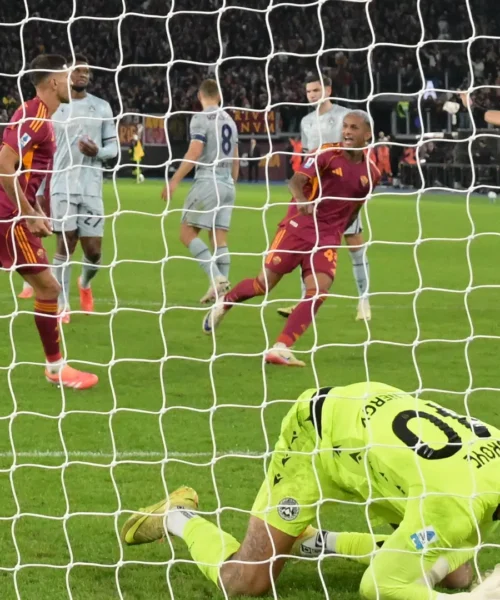 La Roma batte l’Udinese ed è sola in testa