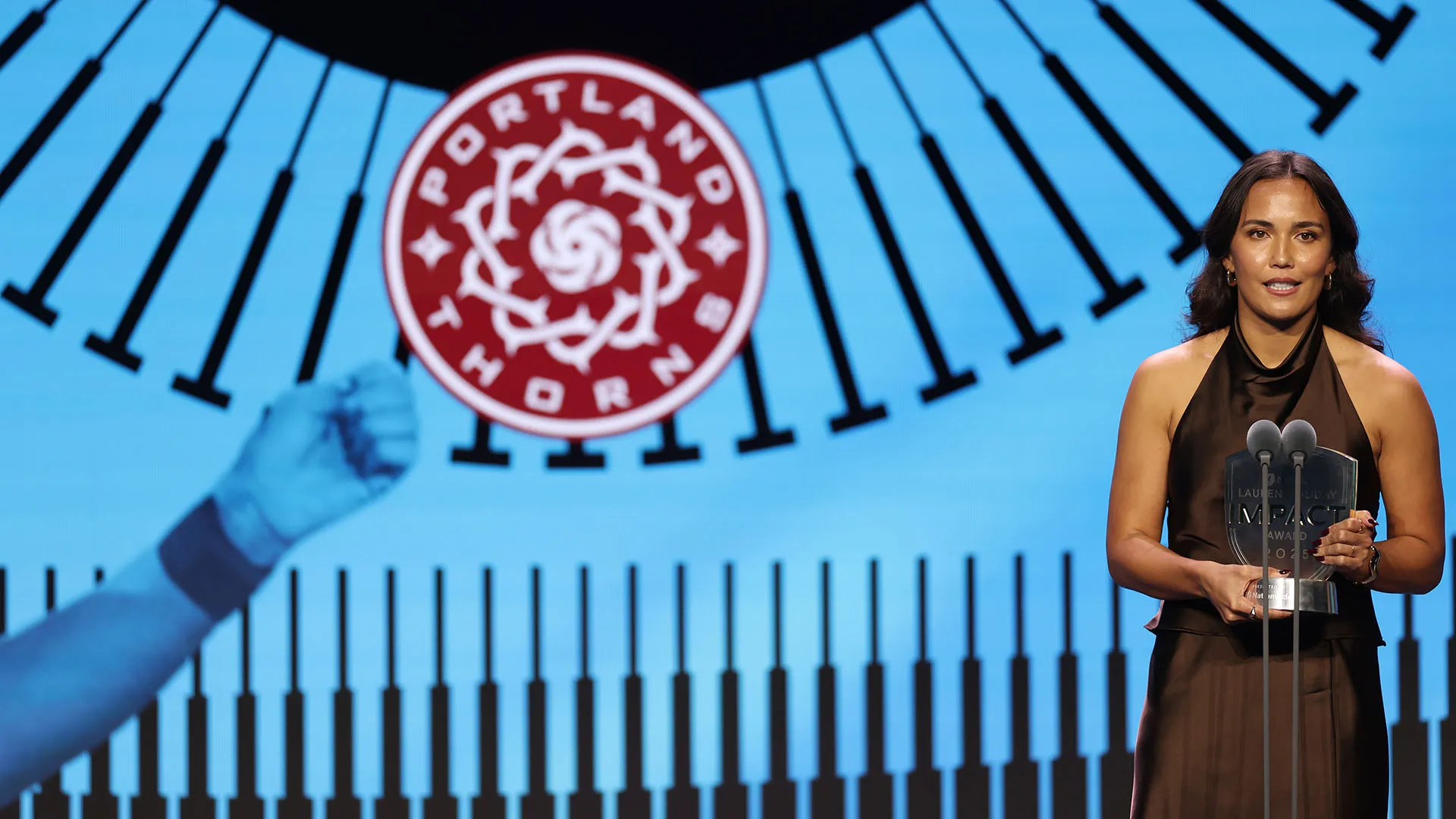 Grandissima emozione per la calciatrice, premiata con il Lauren Holiday Impact Award durante gli NWSL Awards 2025