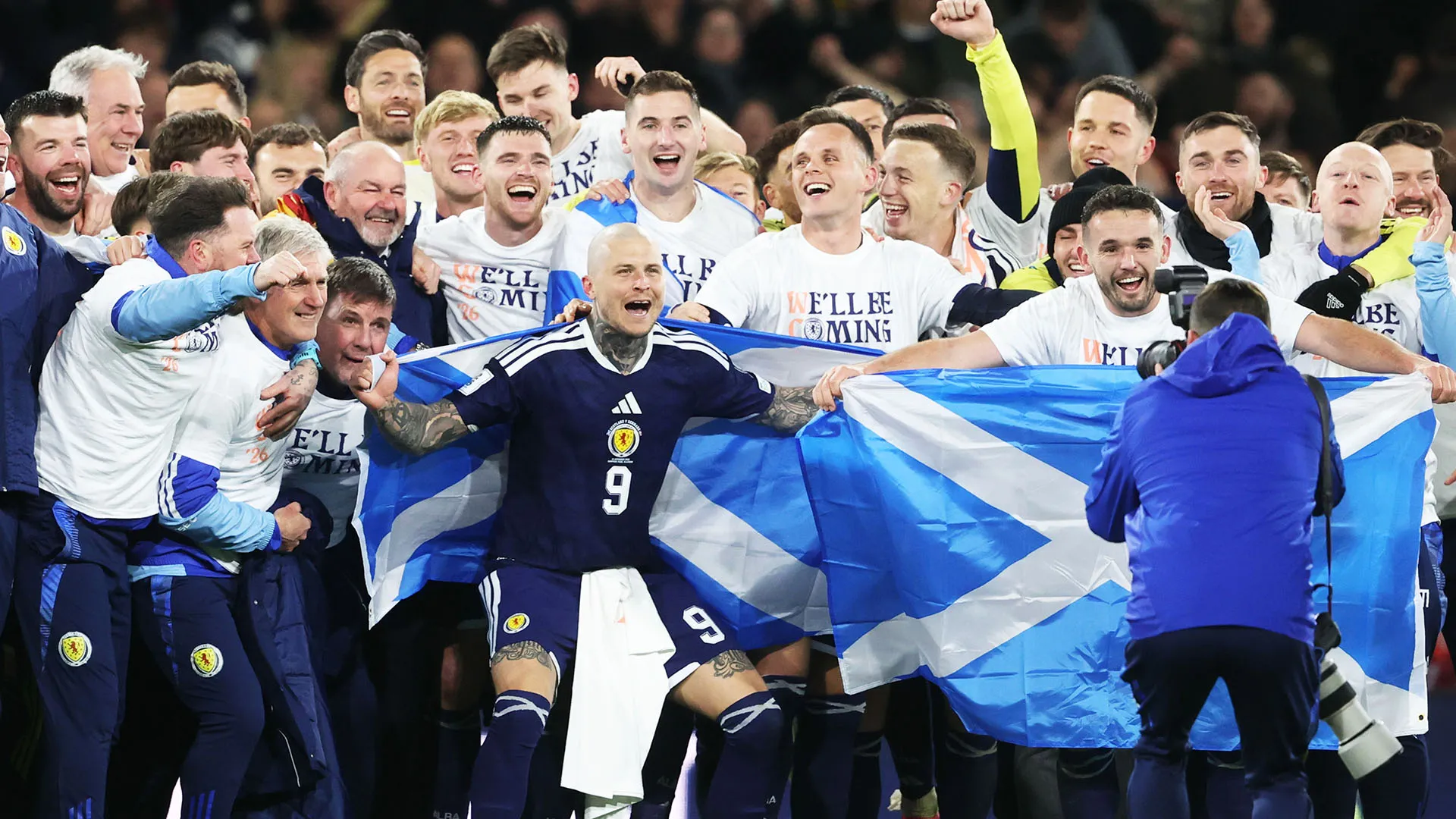 Grande festa dopo il triplice fischio: i giocatori scozzesi hanno celebrato l'impresa in grande stile