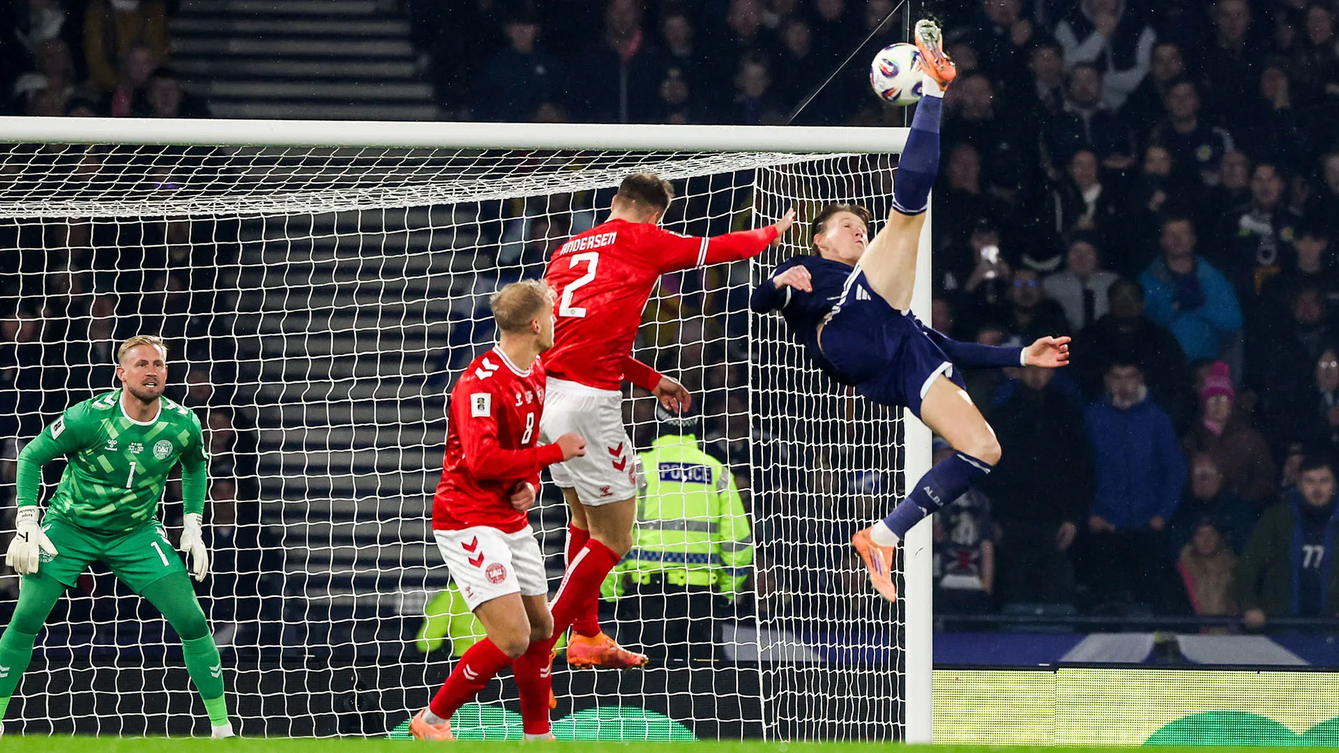 Il primo gol della Scozia contro la Danimarca è stato segnato da Scott McTominay