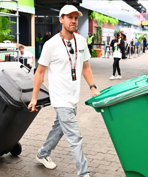 Sebastian Vettel torna in F1 e spiazza tutti: le foto bizzarre