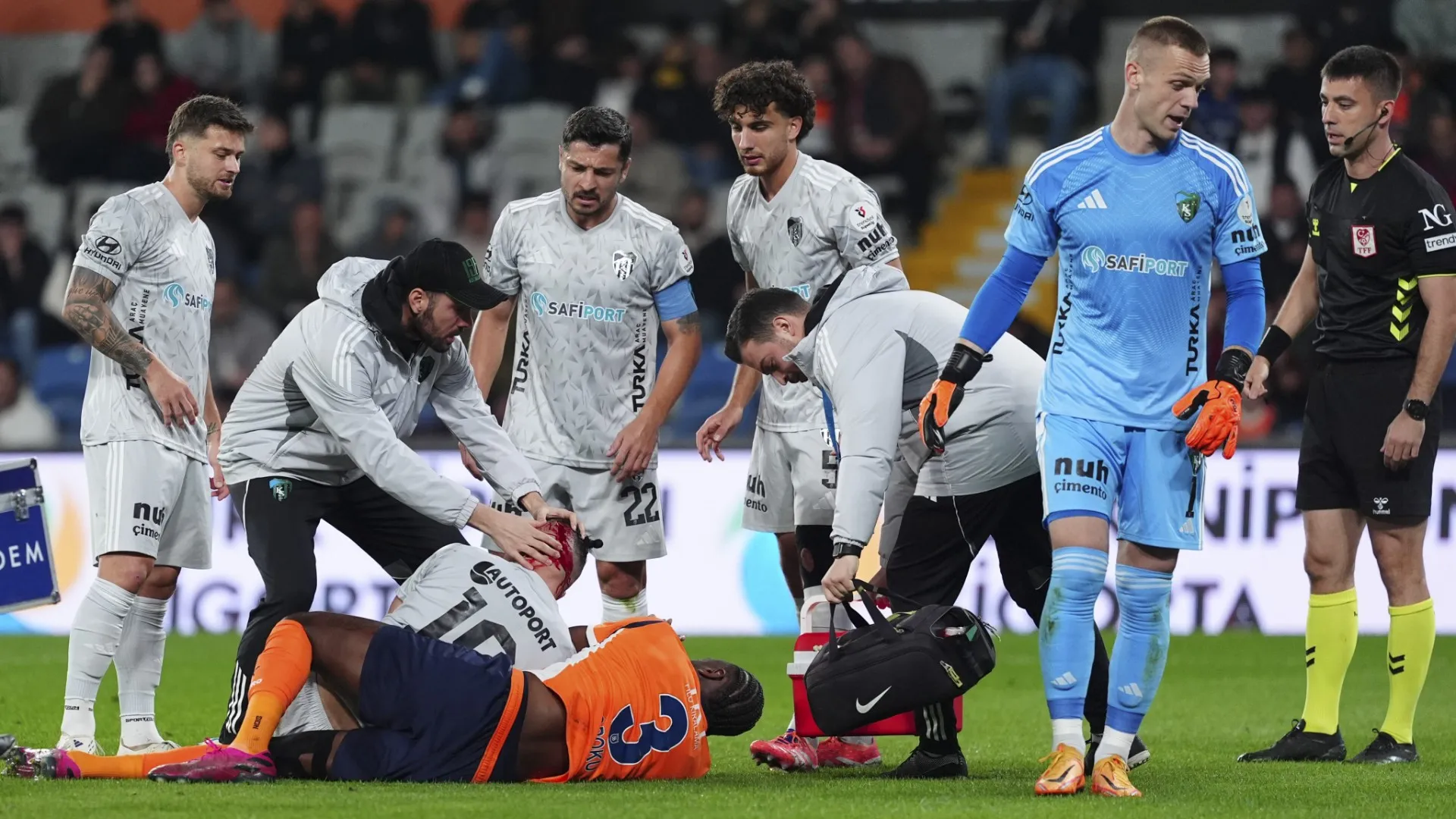 Il calciatore si è scontrato involontariamente con Jerome Opoku
