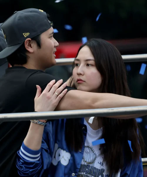Shohei Ohtani e la moglie Mamiko tra i più acclamati durante la parata: le foto