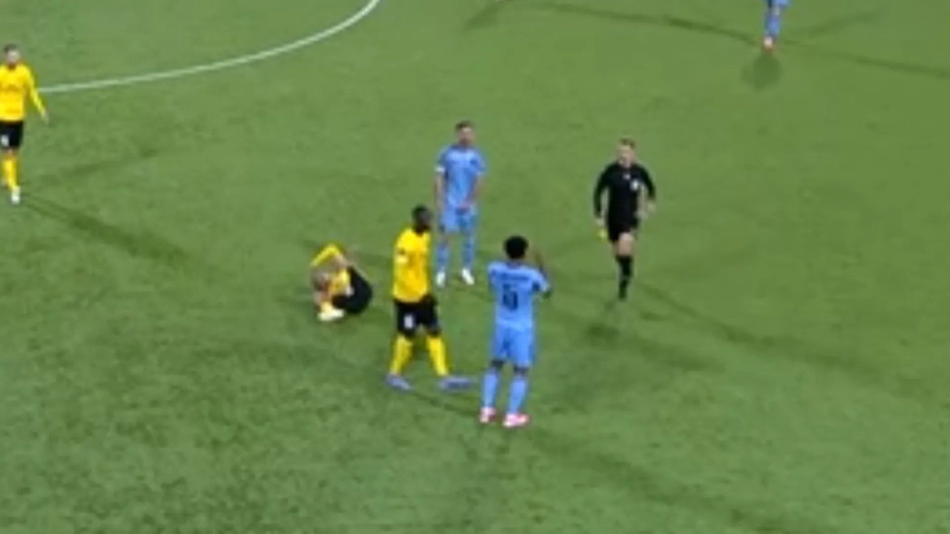 Al 38' del primo tempo del match, si è alzata la tensione dopo un fallo in campo