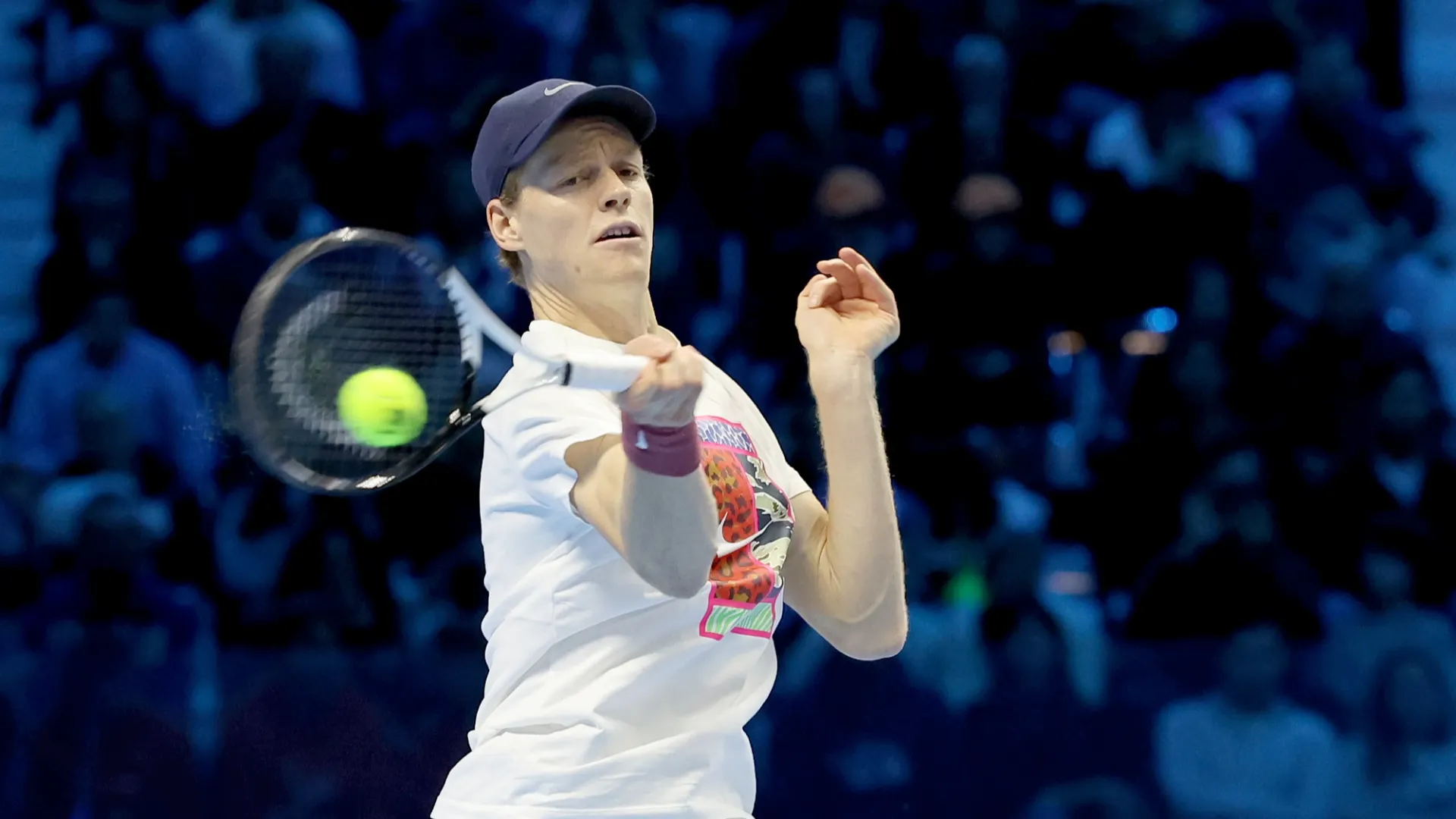 C’era una coda lunghissima infatti fuori dall’Inalpi Arena già alle 10.30 per questo faccia a faccia annunciato per venerdì.