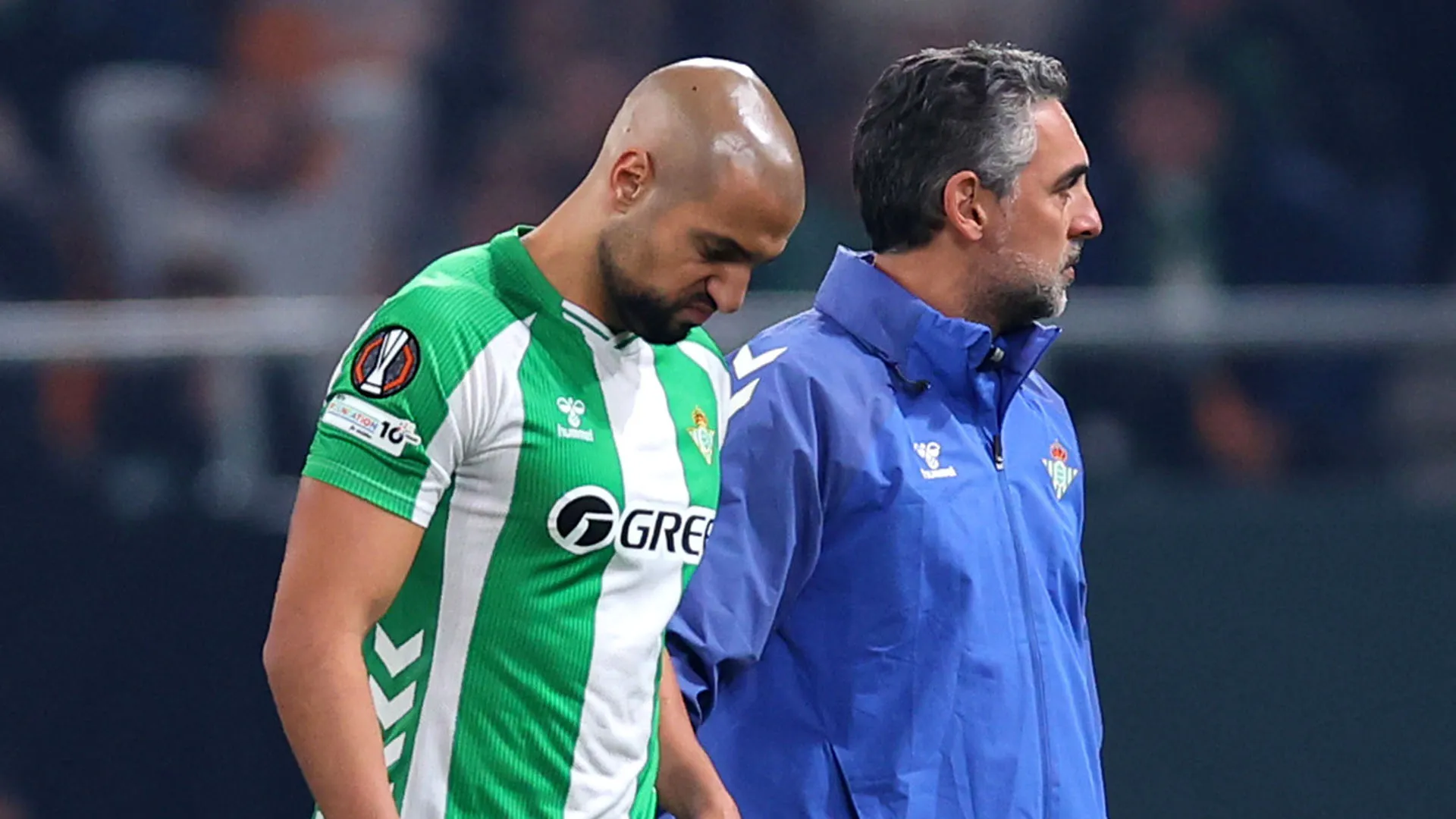 Cinque minuti dopo anche Amrabat ha dovuto chiedere la sostituzione per il dolore al piede
