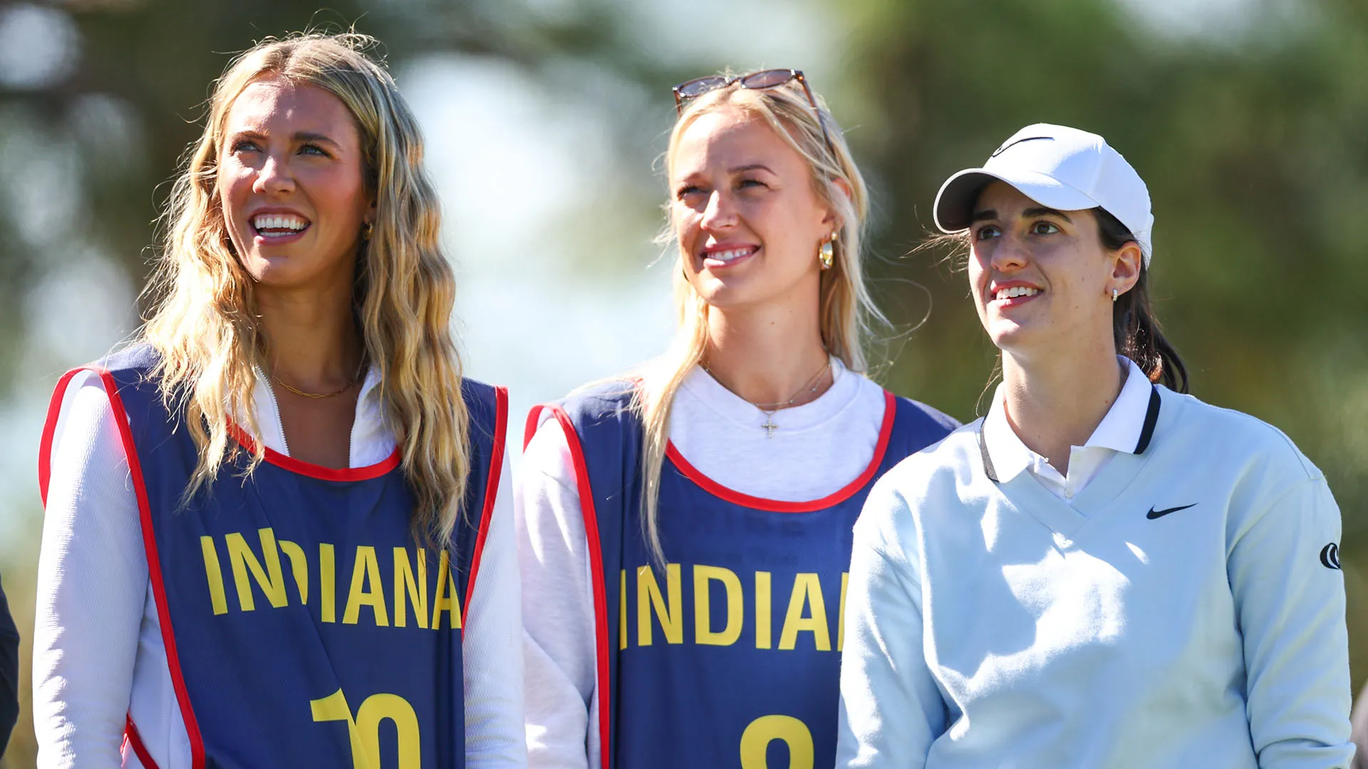 Si sono gentilmente prestate ai tifosi per selfie e autografi