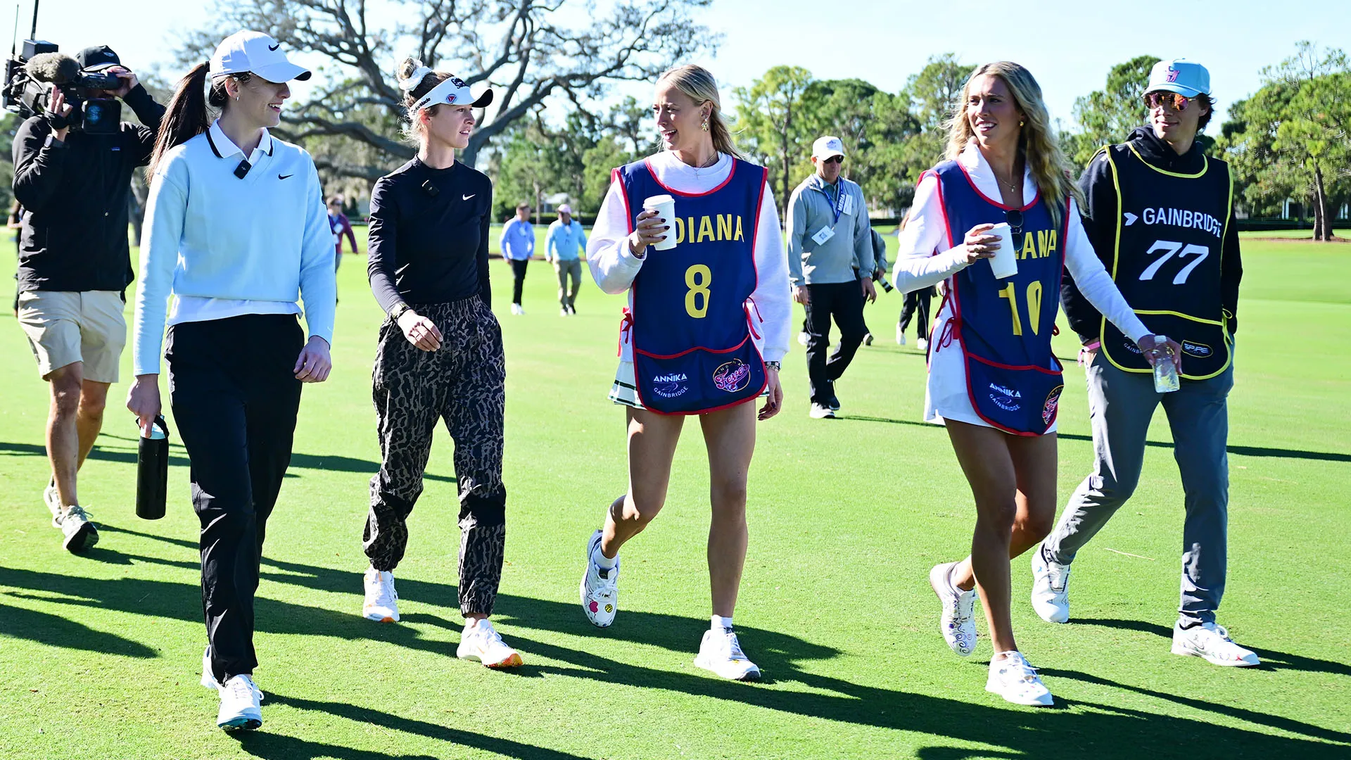 Sophie Cunningham e Lexie Hull hanno presenziato al The ANNIKA per supportare Caitlin Clark