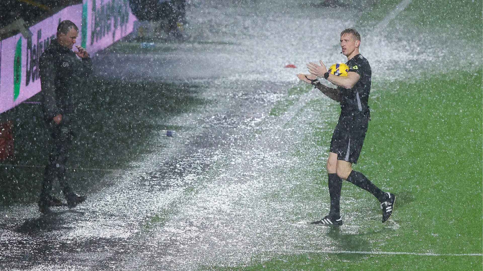 Nubifragio sullo stadio, le immagini sono da non credere