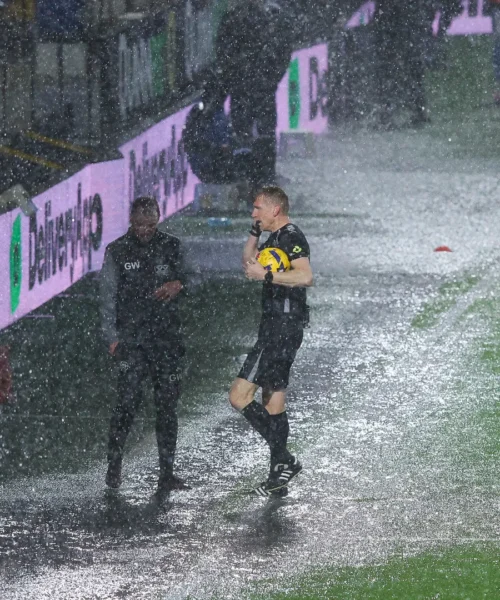 Nubifragio sullo stadio, le immagini sono da non credere