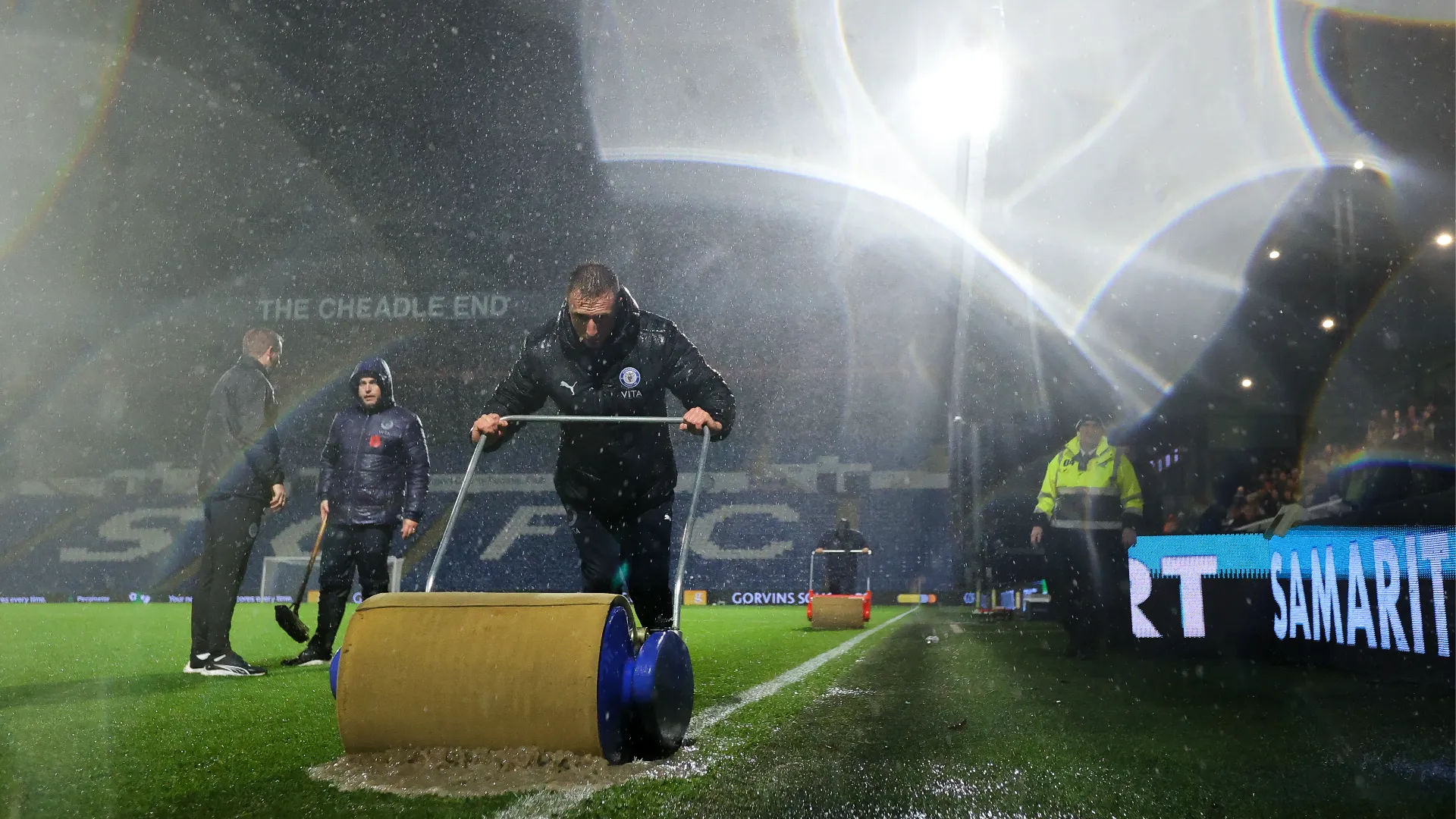 Stockport County-Wigan Athletic si è giocata in condizioni assurde