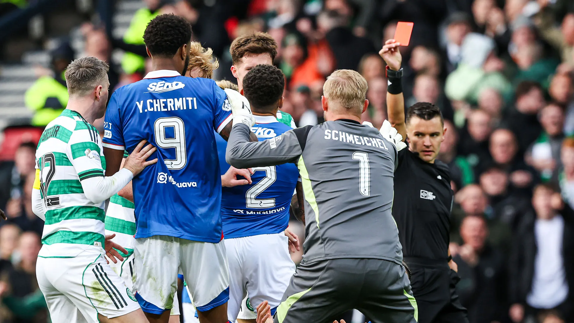 Dopo il fallo è nata una grande discussione tra i calciatori in campo