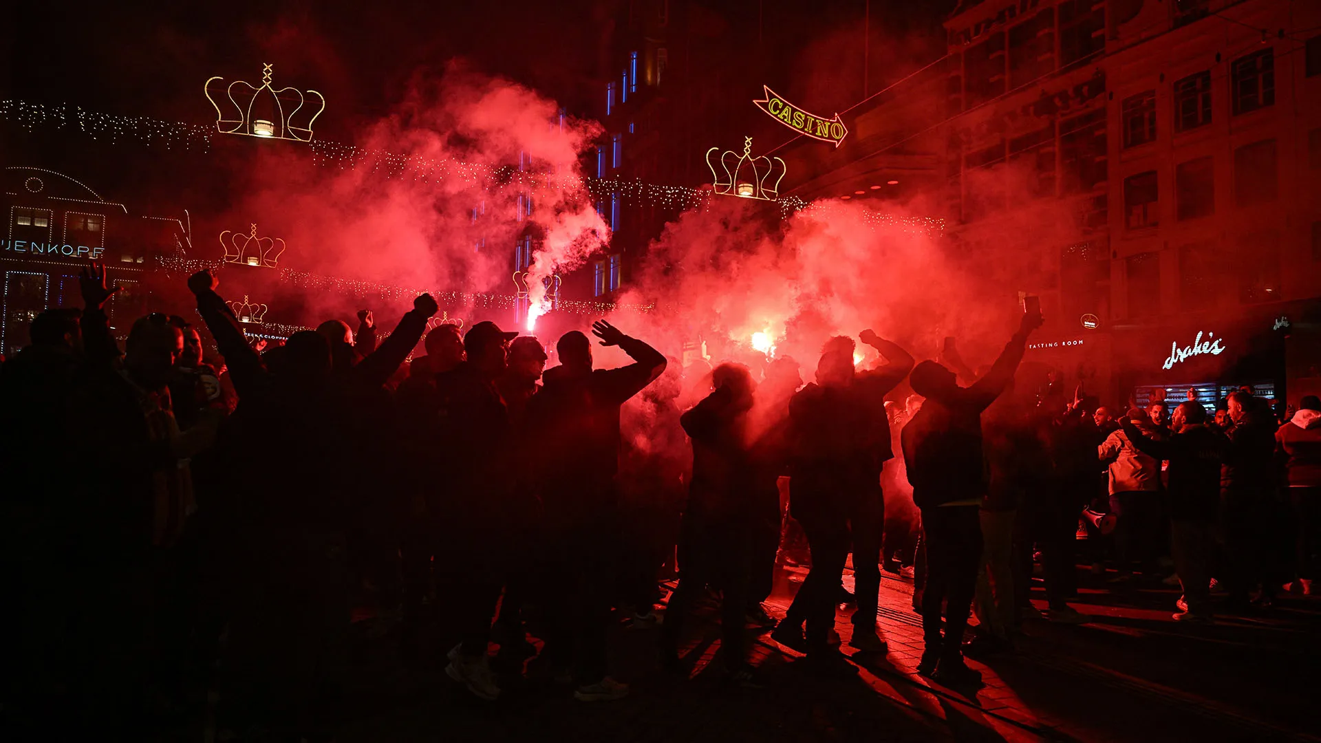Fortunatamente il massiccio schieramento di forze di polizia ha evitato feriti o guai peggiori
