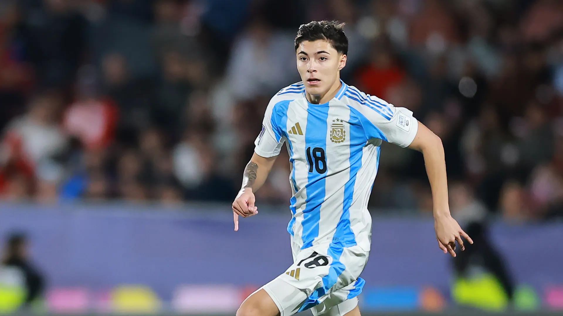 Il giovanissimo centrocampista si sta mettendo in mostra con la maglia del Vélez
