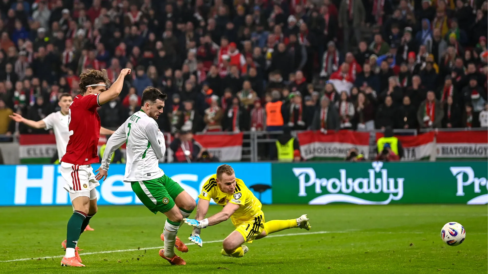 Domenica sera ha segnato una tripletta che ha permesso all'Irlanda di giocare gli spareggi a marzo
