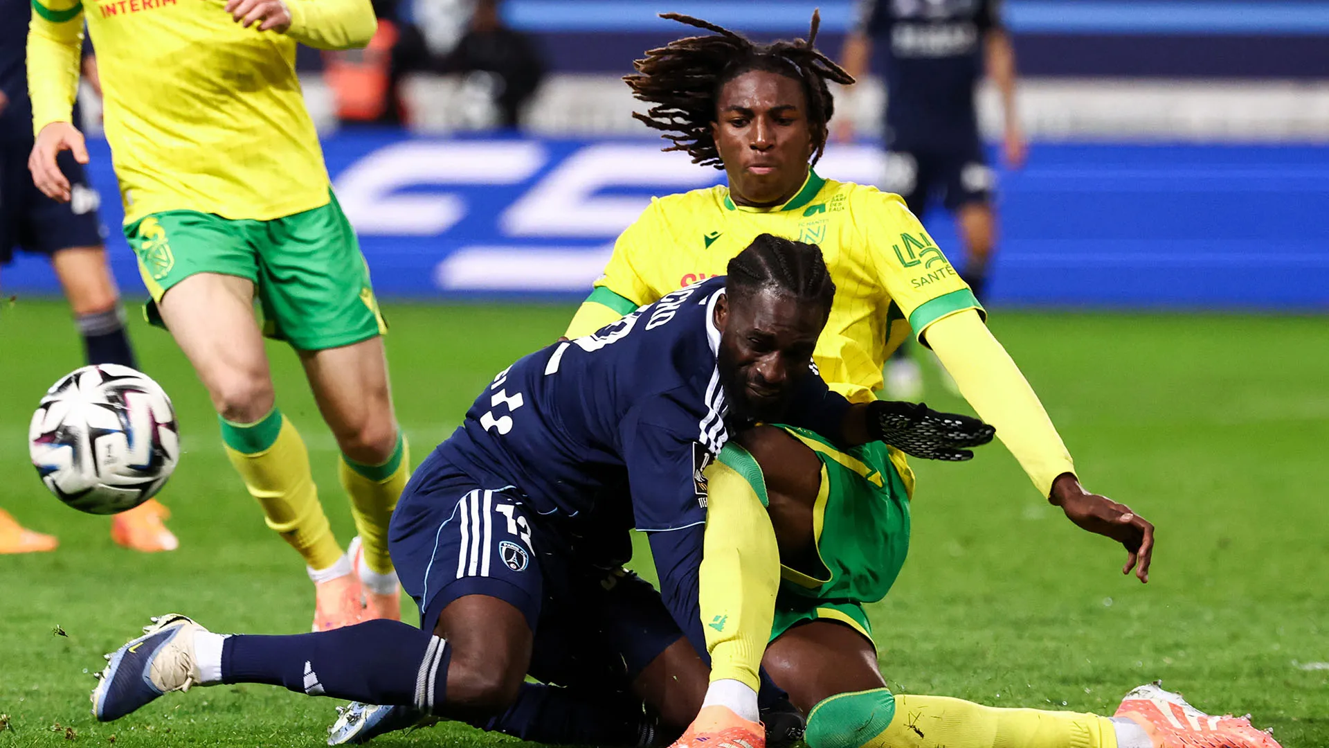 Tati ha impressionato gli osservatori per la sua velocità e per il suo senso di anticipo, oltre che alla sua elevata attitudine alla costruzione del gioco