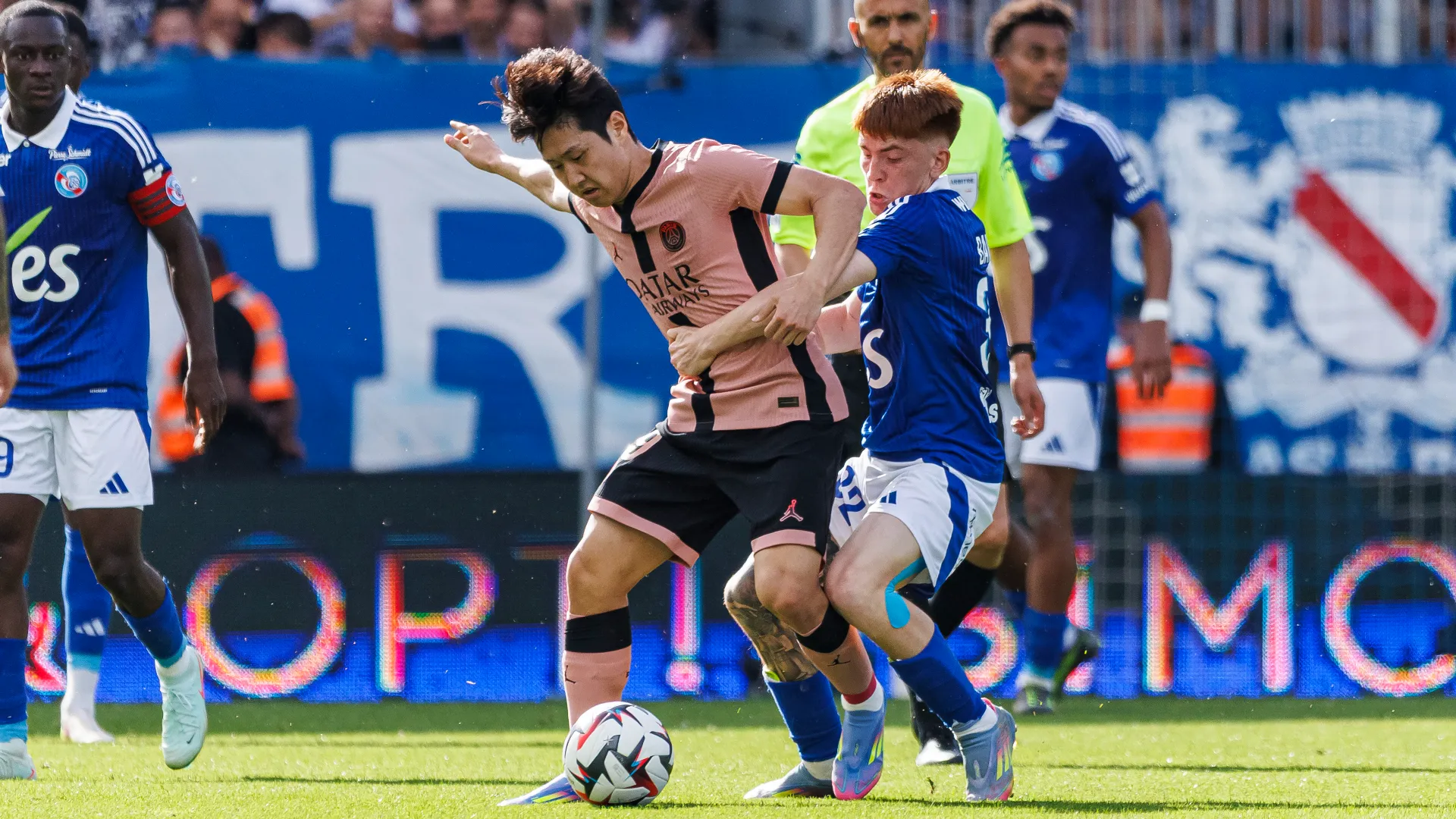 Un calciatore piuttosto completo che abbina grandi qualità difensive a buone intuizioni in fase offensiva
