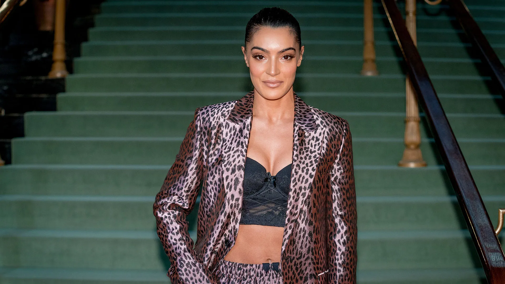 Parla cinque lingue (tedesco, inglese, spagnolo, francese e italiano)