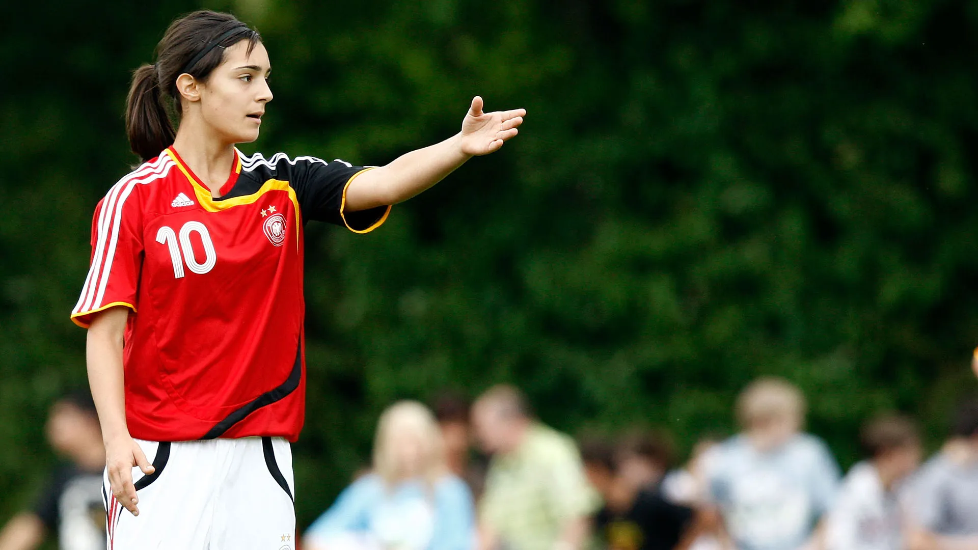 In carriera ha giocato anche nel TSV Crailsheim e nell'ASD CF Bardolino, in Italia